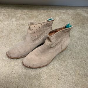 DV by Dolce Vita Maeve Suede Ankle boots
